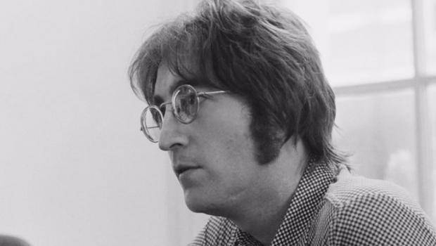 Subastarán lentes redondos de John Lennon.