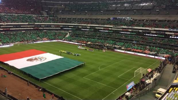 VIDEO: Bandera gigante acompaña al Tri en duelo ante Costa Rica - SDPnoticias.com