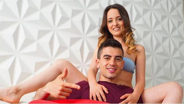 Испанская жена на глазах своего мужа проходит порно кастинг с 18 летним Джорди