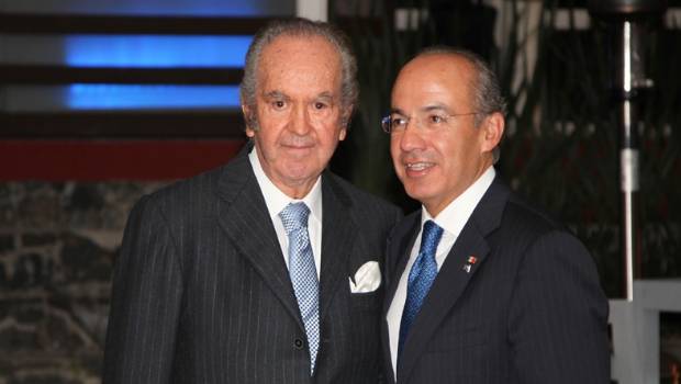 Alberto Baillères Encinas señaló que este reconocimiento es "una gran contradicción" pues mientras el país atraviesa una crisis económica, el Senado premia a un empresario que acapara gran parte de la riqueza nacional.