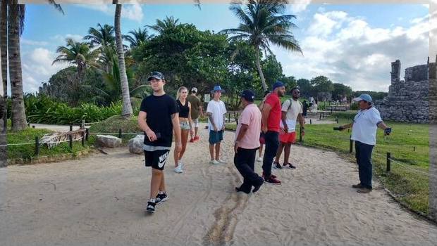Justin Bieber, expulsado de las ruinas mayas de Tulum en México 2351_su-escolta-se-enfrasco-en-una-discusion-con-personal-de-seguridad-del-lugar_620x350