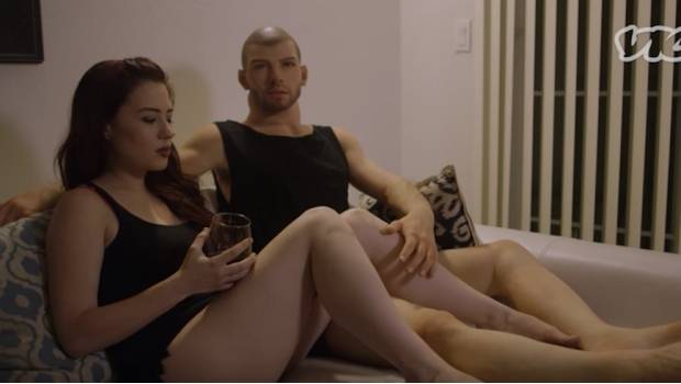 Existen videos porno con muñeco gabriel Video Asi Es Tener Sexo Con El Primer Muneco De Silicon Cloudy Girl Pics