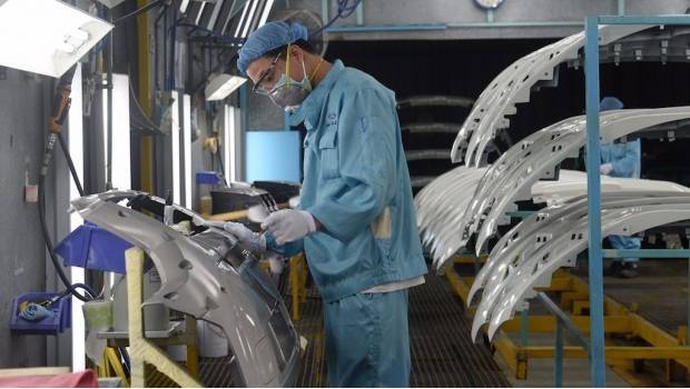 Economía de EU crece 1.9% en cuarto trimestre, menos de lo previsto