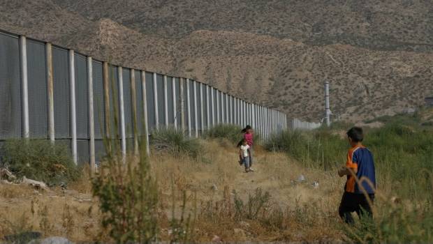 Frontera de México con EU. Gravamen a remesas para muro.
