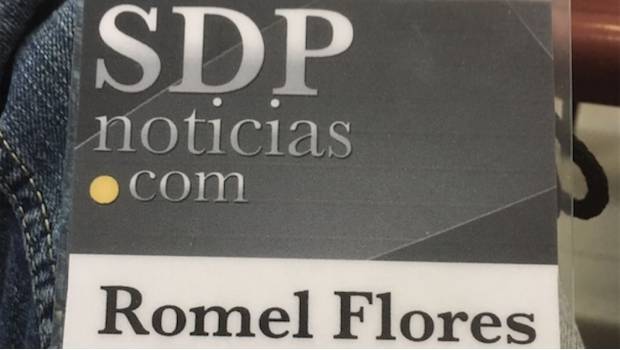 Romel Flores Credencial apócrifa.