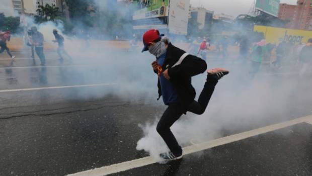 Muere joven tras ser herido de bala durante protesta en Venezuela Muere joven tras ser herido de bala durante protesta en Venezuela