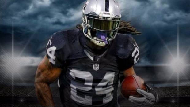 Marshawn Lynch vuelve a la NFL con los Raiders