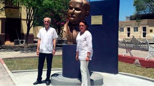 Develan busto de padre de Carlos Salinas de Gortari — Monterrey