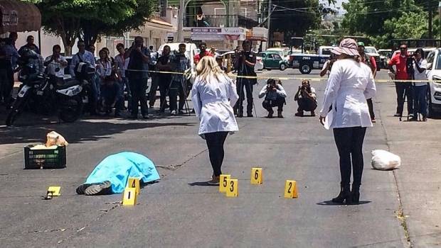 Reclaman periodistas en Segob por Valdez
