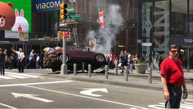 Automovilista embiste a peatones en Times Square y deja un fallecido Automovilista embiste a peatones en Times Square y deja un fallecido