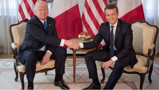 Trump empuja a ministro para quedar frente a las cámaras