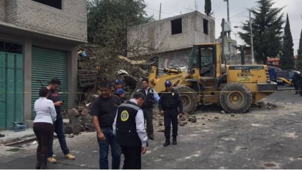 Caía de barda deja un muerto y dos heridos en Iztapalapa