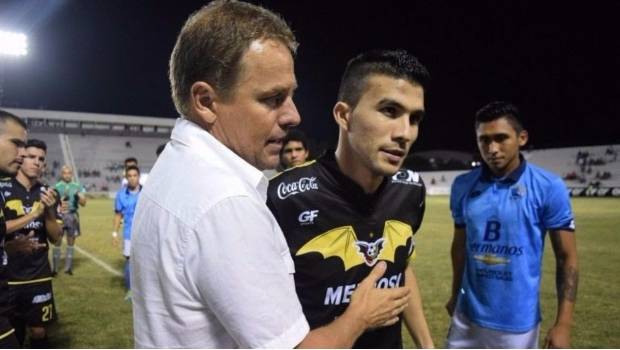 Murciélagos renueva contrato a jugador con cáncer