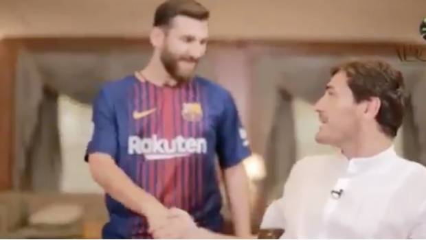 Iker Casillas jugará con el doble de Lionel Messi