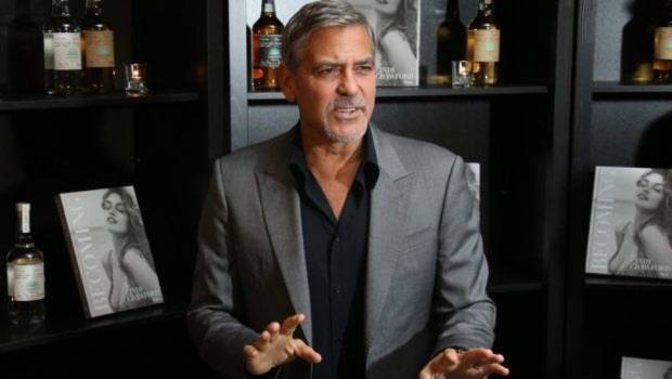 Vende Clooney su compañía de tequila