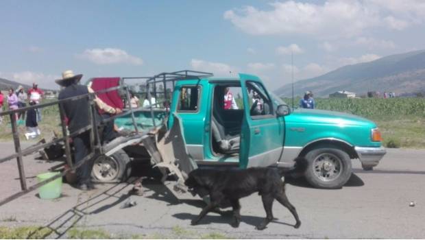 Explota camioneta con pirotecnia en Acambay