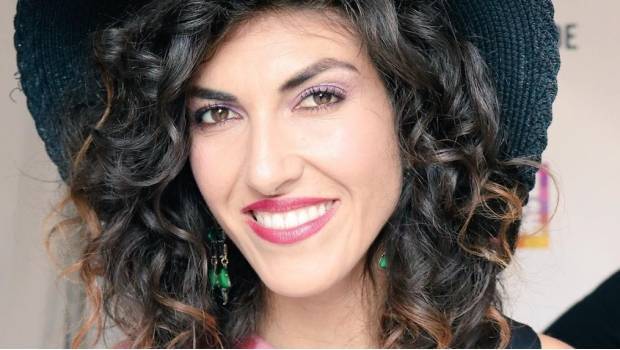 Ana Victoria posa con 'Bandera de México gay'