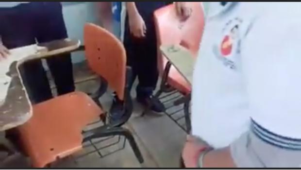 Niños en Chiapas arremeten contra Aurelio Nuño; lo llaman traidor