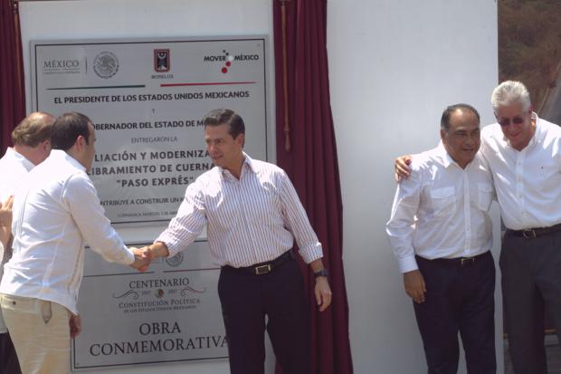 Desalojan a 10 familias cercanas a socavón en Paso Exprés