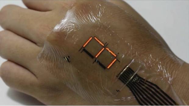 El tatuaje electrónico desarrollado por científicos de la Universidad de Tokio.
