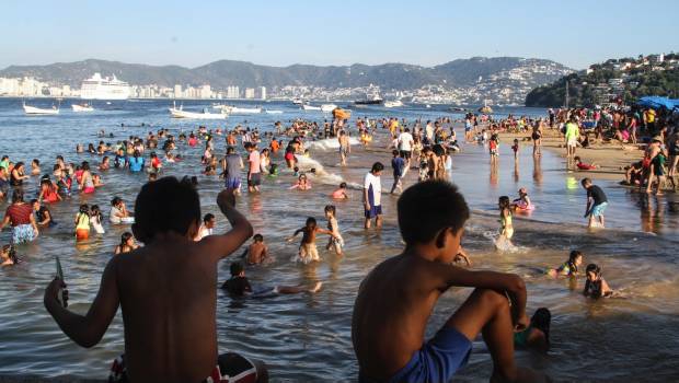 Vacacionistas en Acapulco. Ocupación hotelera.