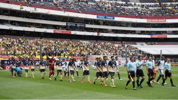 Así la salida de las escuadras a la cancha.