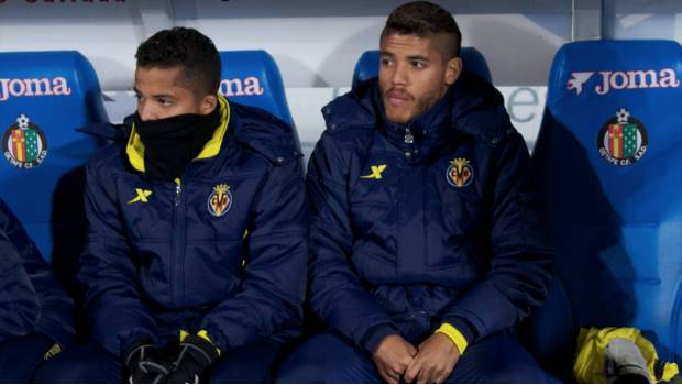 Los hermanos dos Santos en el banco del Villarreal.