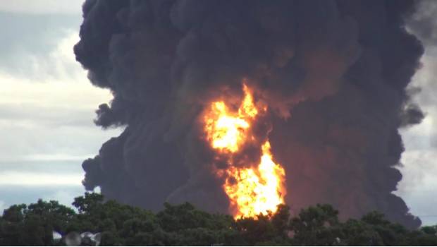 Incendio en la refinería Antonio Dovalí Jaime en junio pasado.