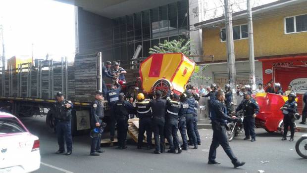 Aseguramiento de mototaxis en Tláhuac.