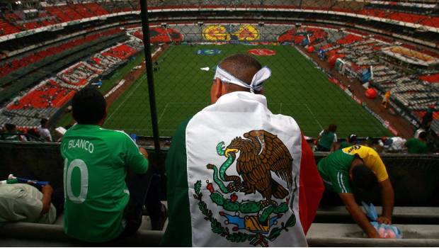 La afición en el Estadio Azteca.