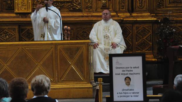 Misa por salud de padre José Luis Machorro.