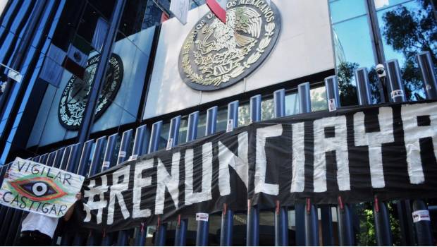 Manifestación contra el espionaje a periodistas frente a oficinas de la PGR, el pasado 23 de junio.