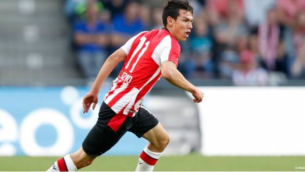 Lozano en juego con el PSV.