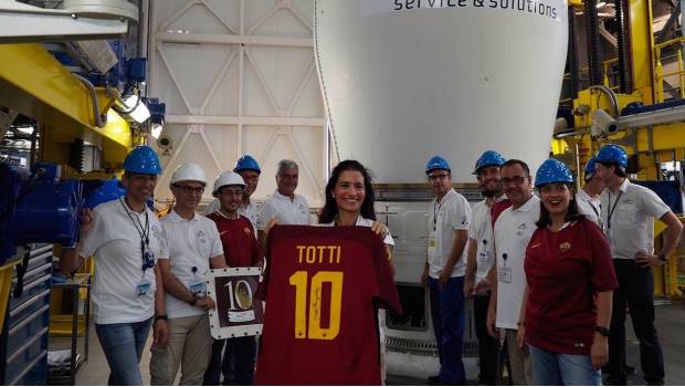 La camiseta de Totti fue enviada al espacio junto con dos satélites 