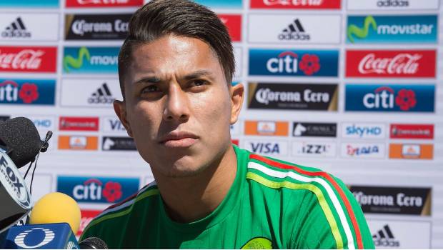 Carlos Salcedo podría debutar con su nuevo equipo el próximo sábado