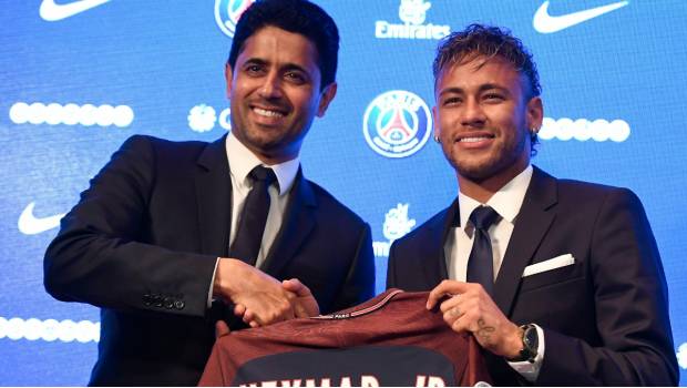 Neymar posa junto a Al-Khelaïfi .