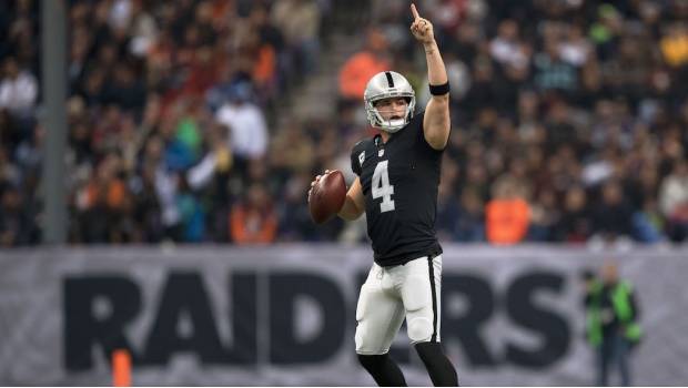 Los Raiders "recibieron" a los Texanos en la cancha del Estadio Azteca 