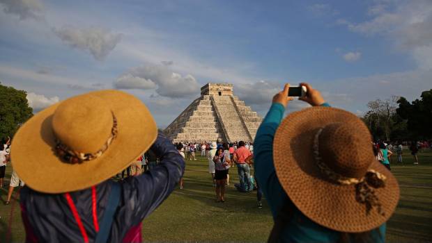 Turistas en Chichén Itzá. Acoso a artesanos.