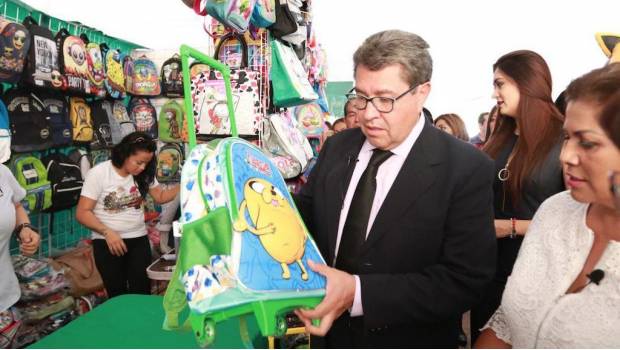 Ricardo Monreal en la Feria de Regreso a Clases