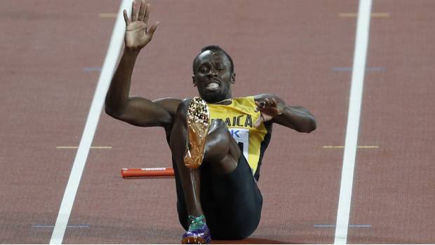 Bolt cae en la pista de Londres.