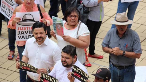 Protesta en demanda de justicia, a tres meses del asesinato de Javier Valdez. Amenazas a periodistas en Sinaloa.