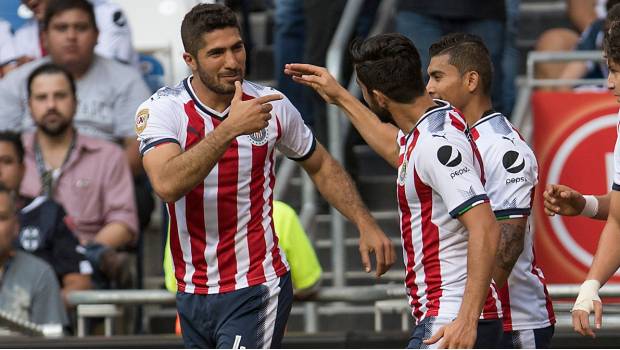 Pereira clebra junto a Pizarro y Pineda.