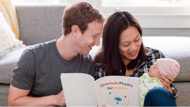 Mark Zuckerberg y su esposa, Priscilla Chang con su hija Maxima.