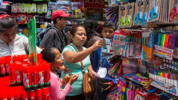 Compra de útiles en regreso a clases.