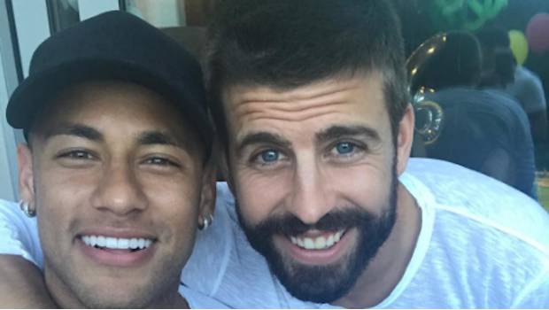 Neymar le regresó la jugada a Piqué 