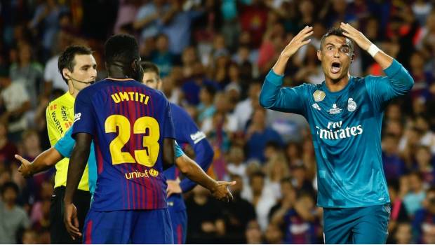 CR7 fue sancionado por empujar al arbitro en el partido ante el Barça