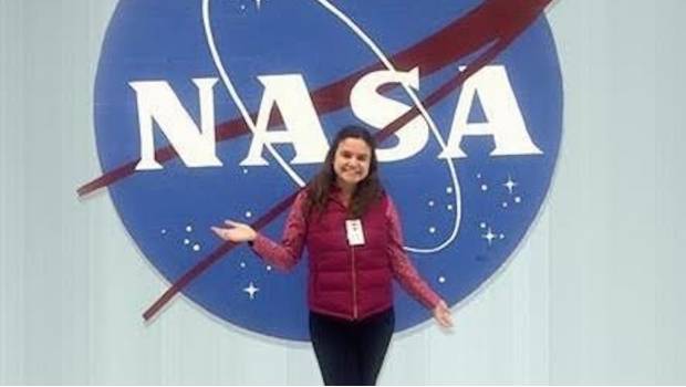 María Regina Apodaca Moreno durante su estancia en la NASA.