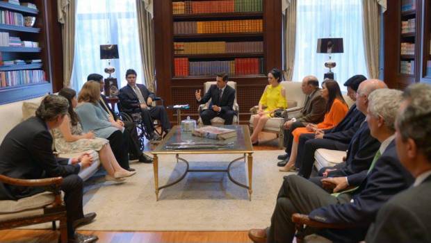 Enrique Peña Nieto con jóvenes del Colegio Americano. Reunión en Los Pinos.