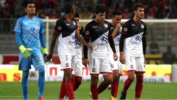 Lobos BUAP al término del juego vs Atlas.