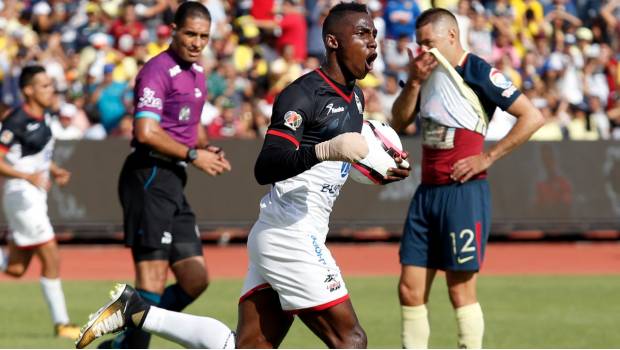 Lobos en juego contra América.